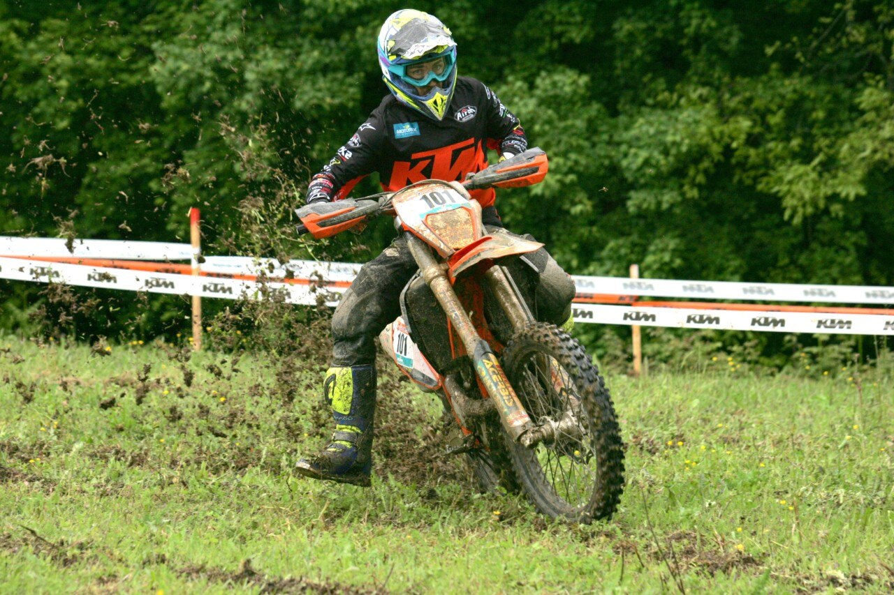 Il Trofeo Enduro KTM 2019 nella morsa del fango ad Anghiari